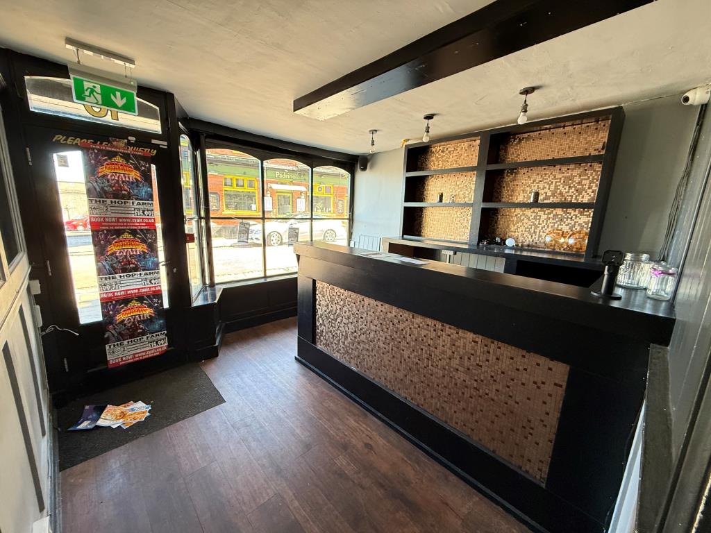 Lot: 73 - VACANT COMMERCIAL UNIT - Ground floor room one